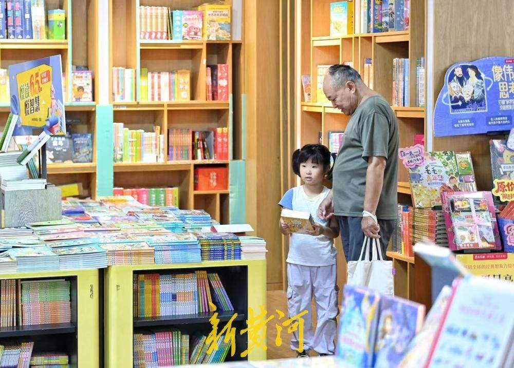 开学在即，山东书城掀起购书热潮