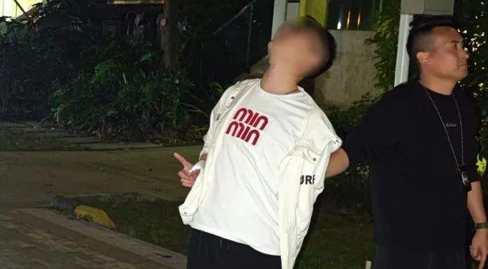 男子与女友吵架，竟从16楼扔下电竞椅