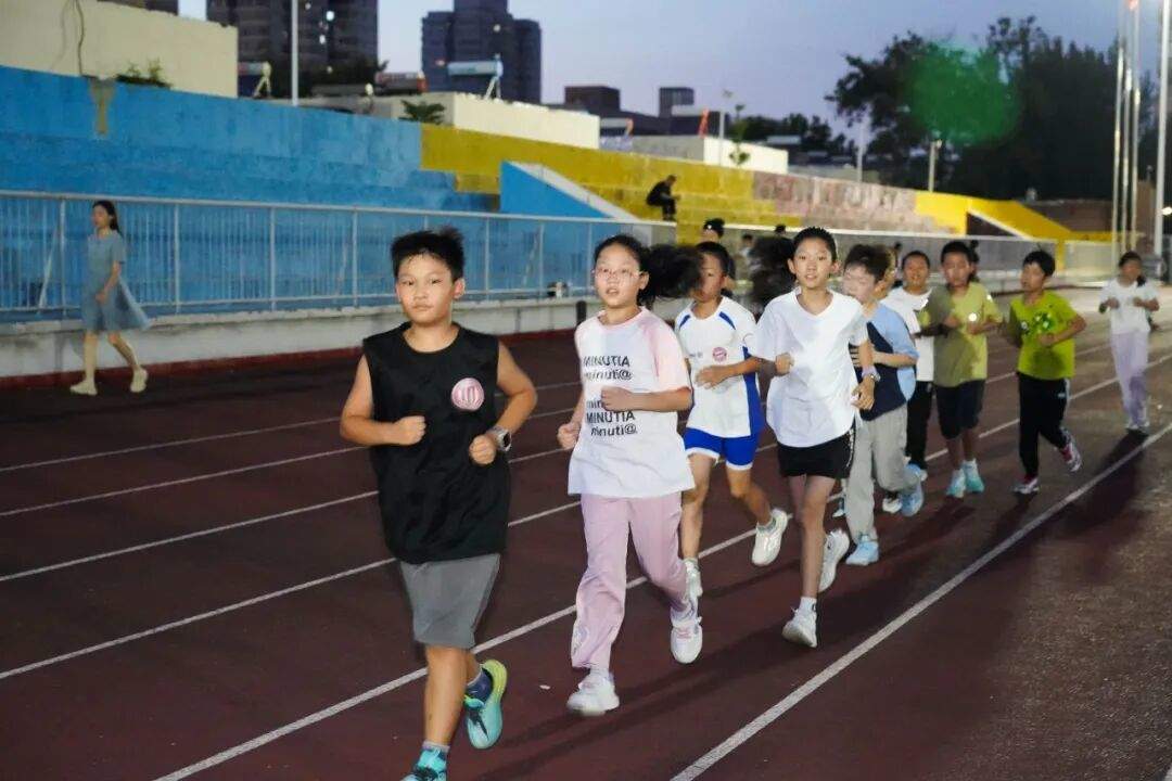 少年砺志扬风采 山东师范大学附属小学五(8)中队开启别样的“寻访之旅”