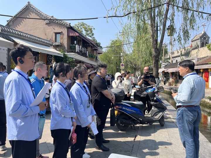 让济南名士"活"起来"火"下去 "商量"调研组赴济南古城开展现场商量
