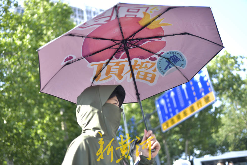 8.8万考生入场！济南中考首日，考点外“旗开得胜红”“一举夺魁黄”刷屏了