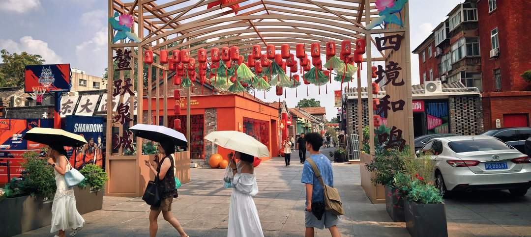 济南上新街商业生态日趋成熟，已成很多游客游览趵突泉后的“续曲”
