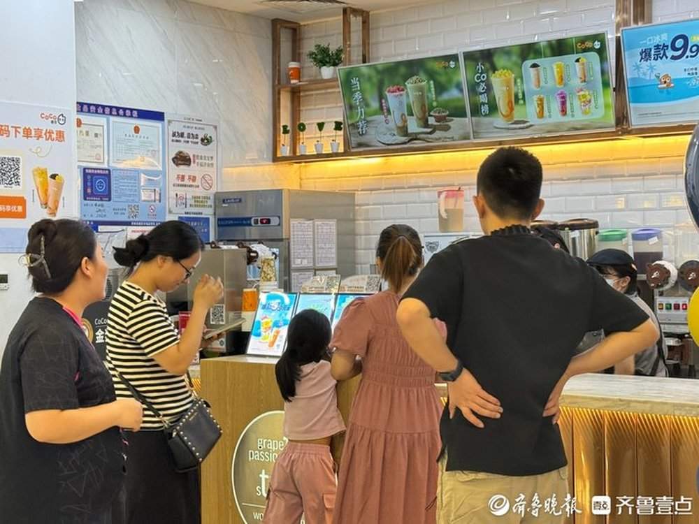 从“半杯都是料”到“去小料”，新中式奶茶在济走红