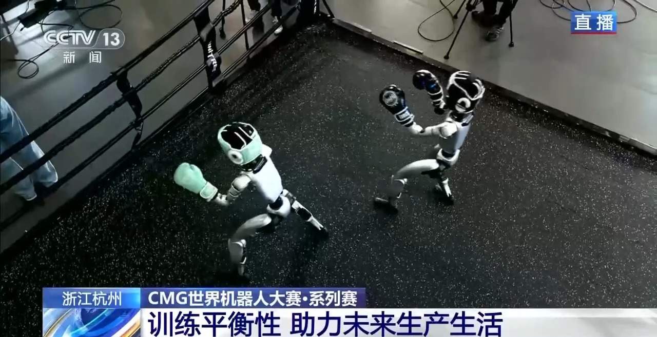 机器人如何学会格斗动作?操作员怎样进行操控?记者探访