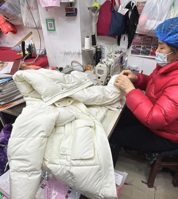 羽绒服充绒“爆单”了,店家:订单已排到年后