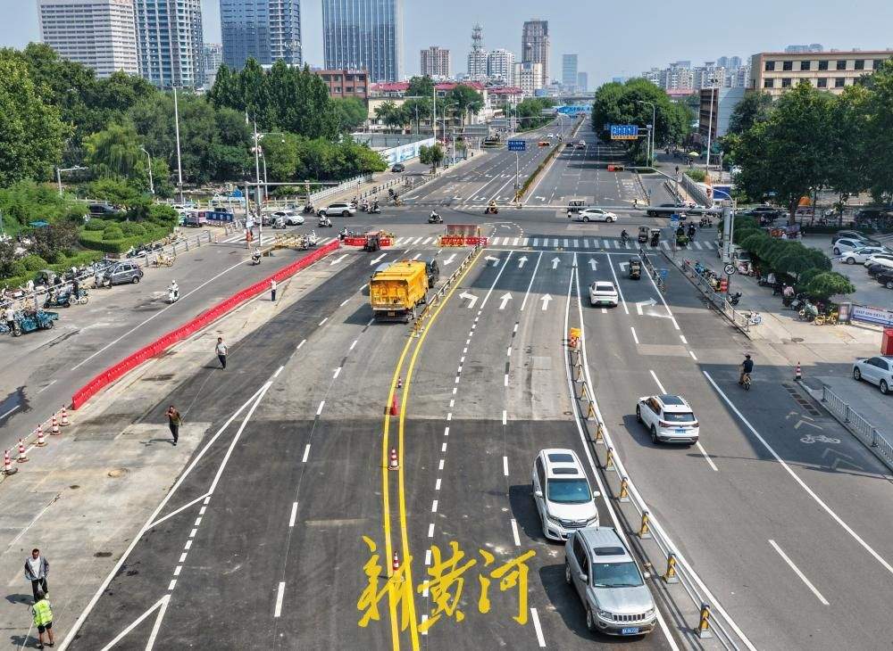 济南纬二路跨铁路天桥桥上路段改造完工