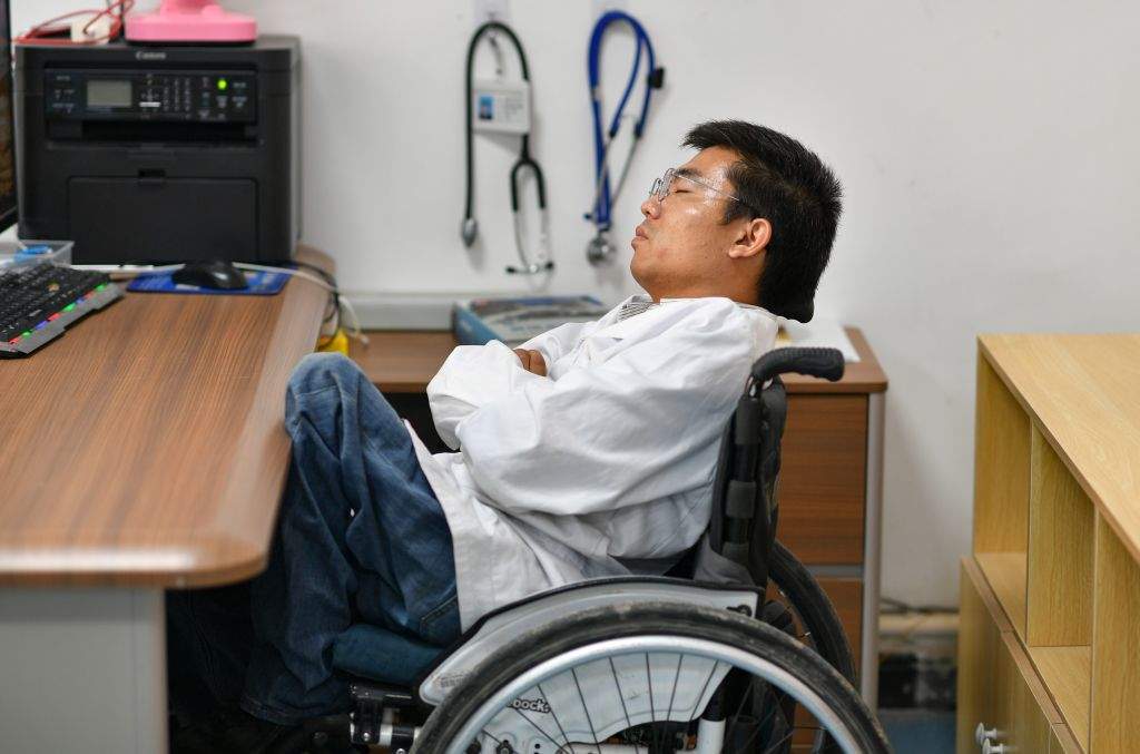 扎根，两位援疆医生的共同选择