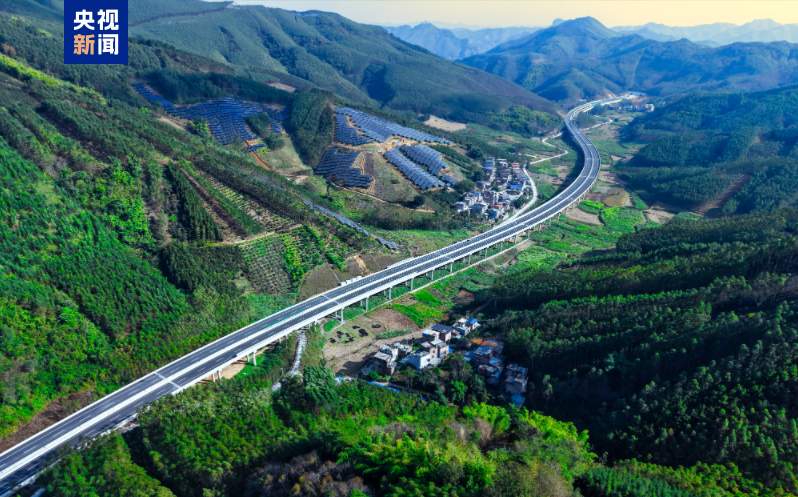 广西多条高速公路建成通车