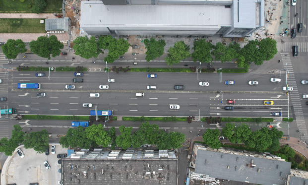 泺源大街与南门大街路口设置可变车道 通行效率提高