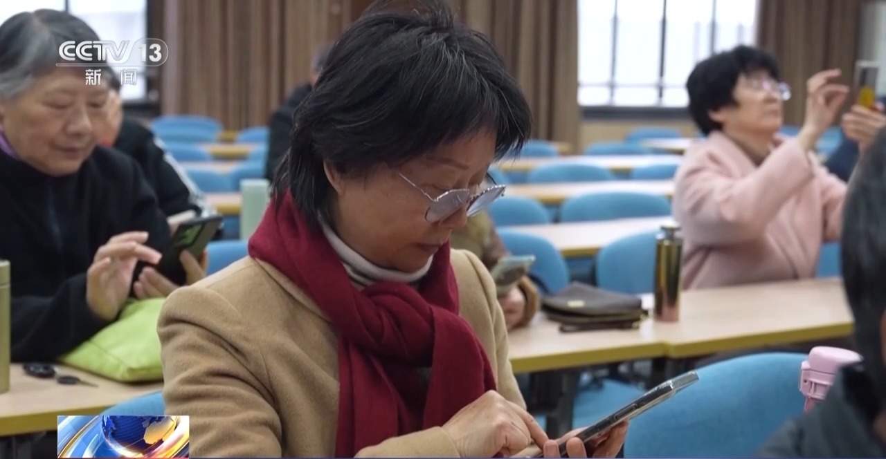 老年人也能玩转“龙虾” AI智能体点亮银发生活