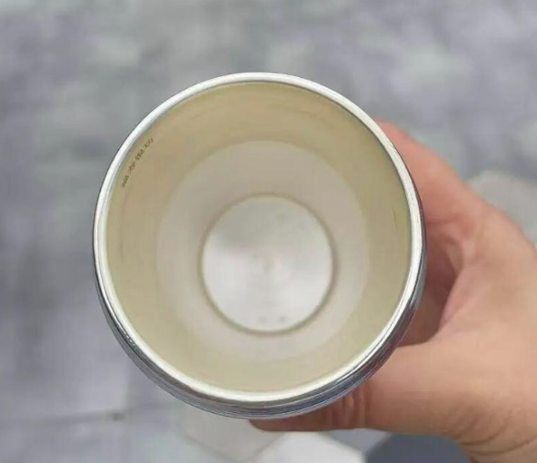 女子3年前买钻戒送的足银保温杯 身价“反超”钻戒