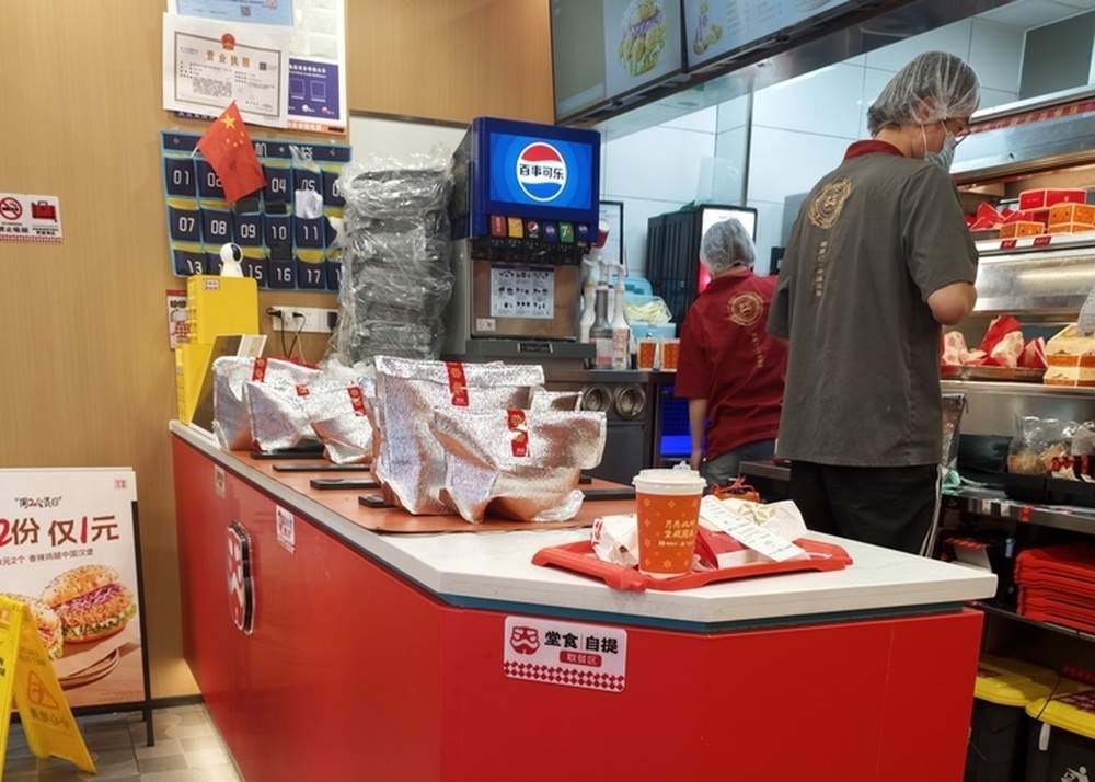 美国肯德基换可乐引热议，记者探访济南7家快餐品牌门店：5家用百事
