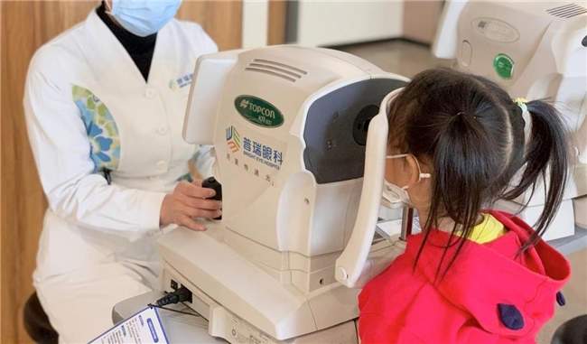 开学季视力防控不松懈 济南普瑞眼科张立贵院长提醒:记得带孩子做全面视力筛查