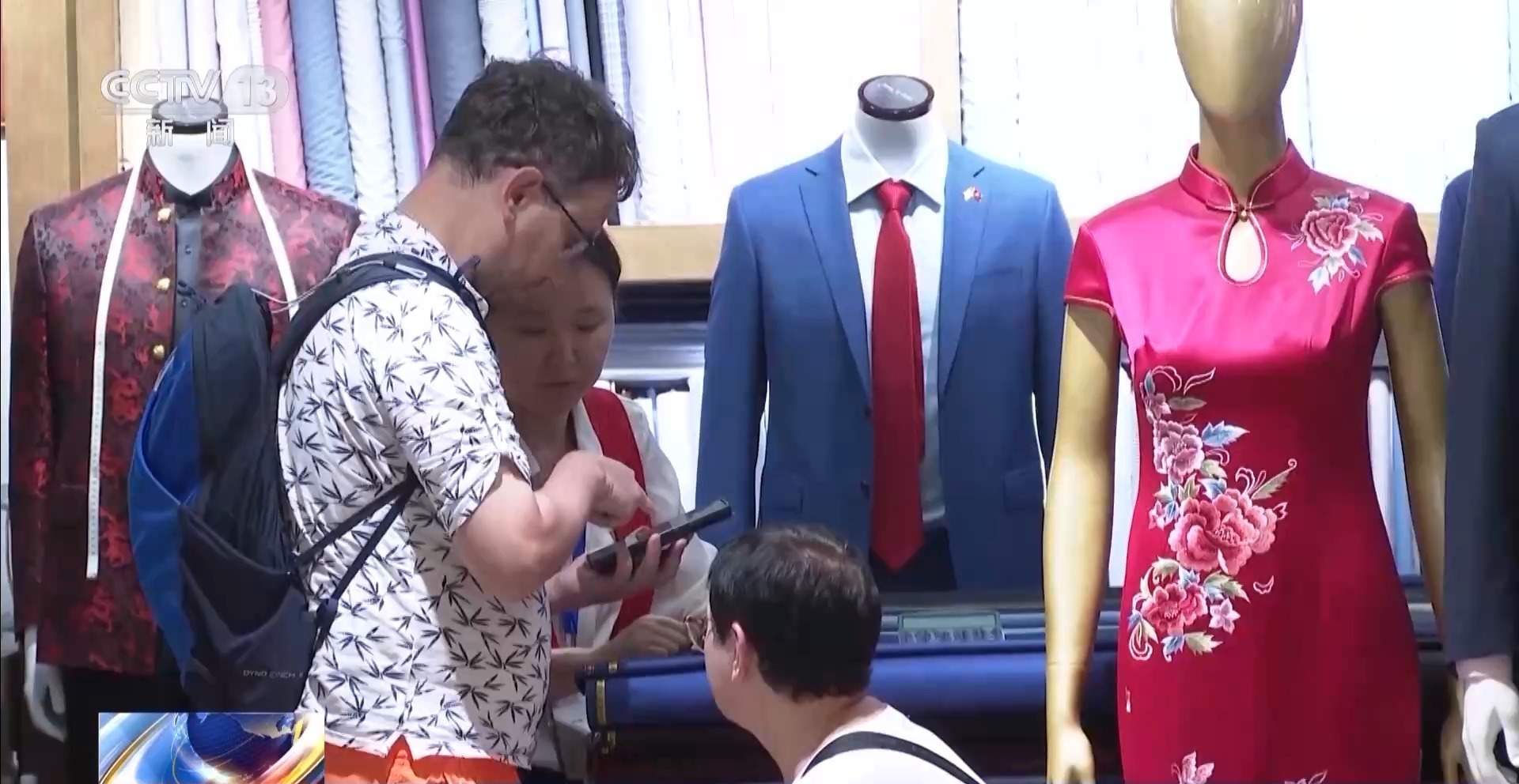 “中国游”带火“中国购” “即买即退”让外国游客购物更丝滑