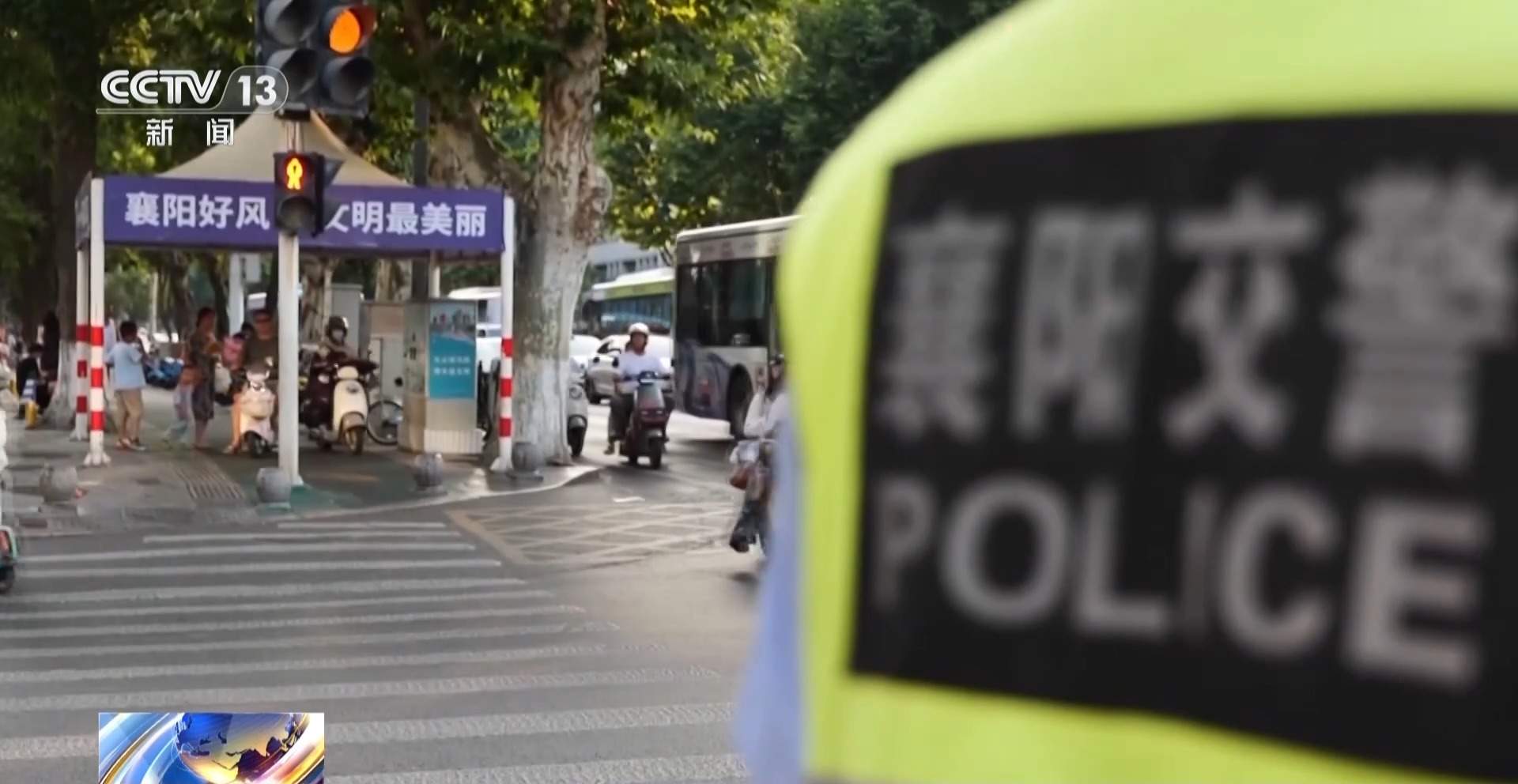 全网播放超50亿 交警“碎碎念”劝戴头盔比罚款还管用