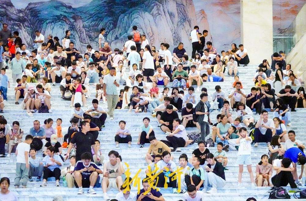 泉城烈日炙烤，最高温度破35℃，不少市民来博物馆纳凉