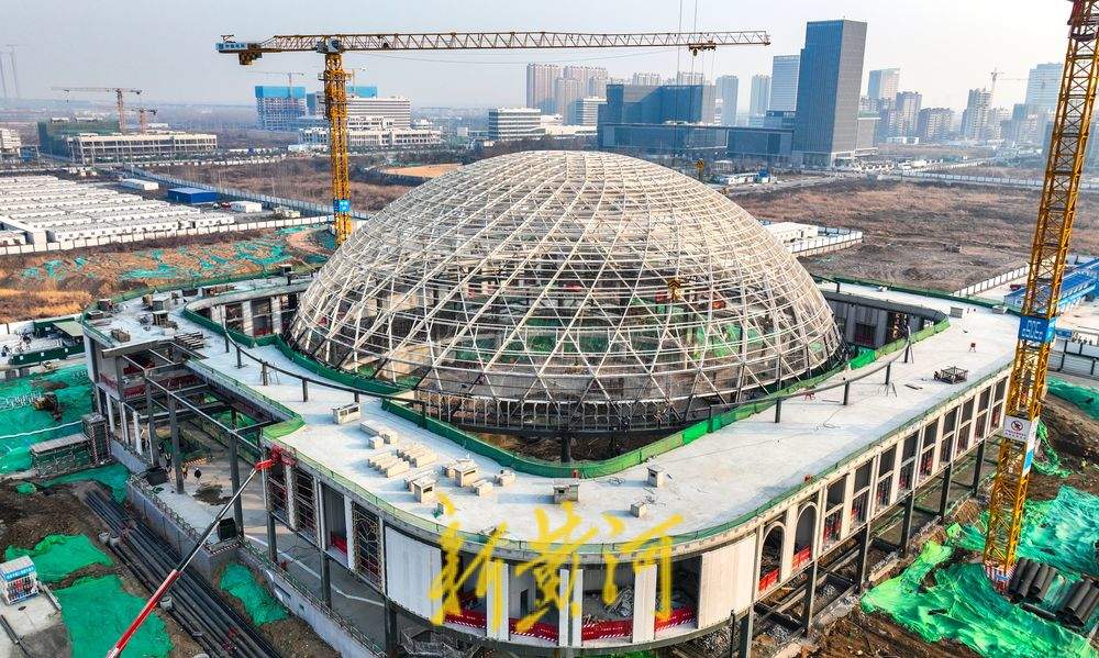 山东大学齐鲁医院国家医学中心院区建设迎新进展,穹顶钢屋盖吊装到位