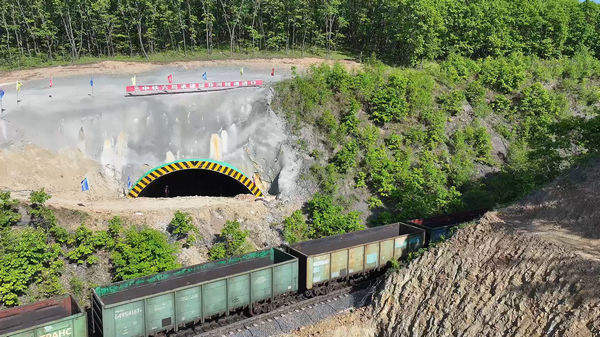 中欧班列“东通道”新建绥芬河隧道正式贯通