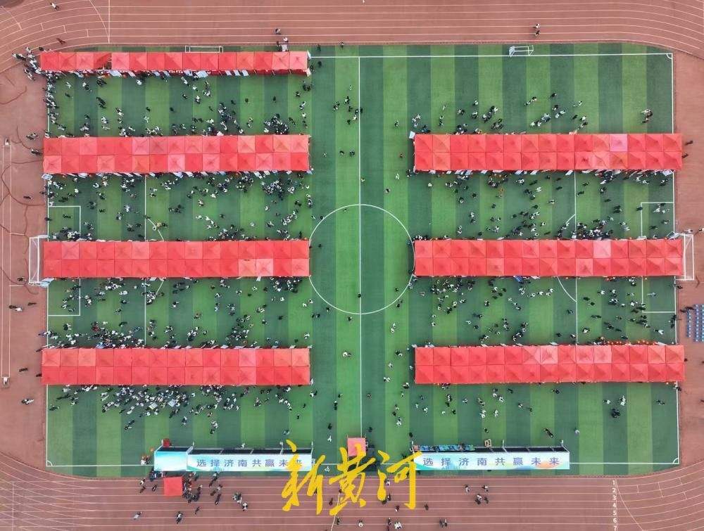 2026年驻济高校毕业生就业双选会举办，近万名高校毕业生入场求职