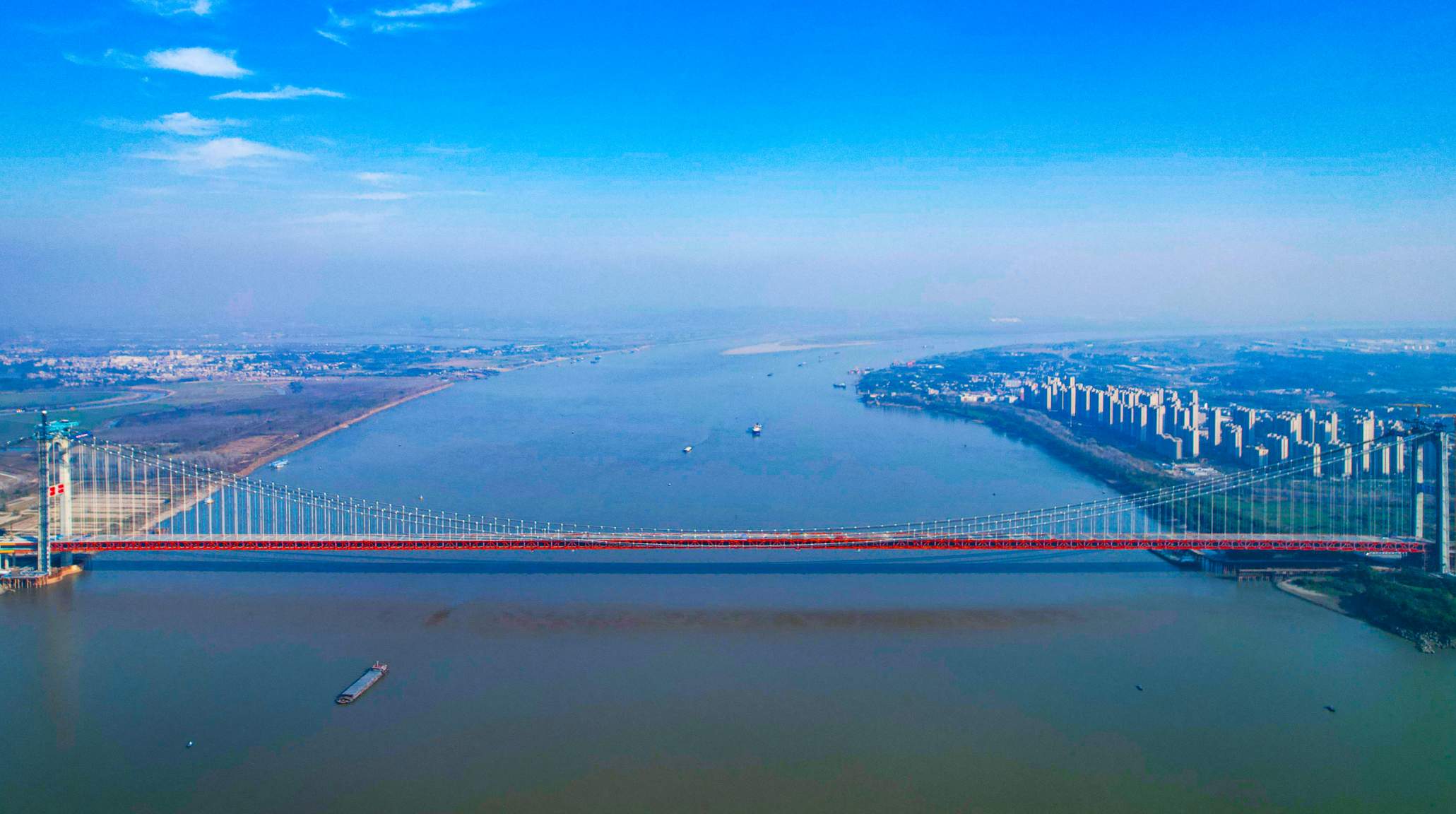 一跨过江！世界最大跨径四主缆悬索桥合龙