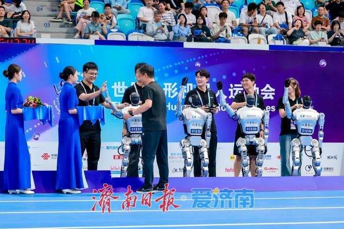 趵眼丨机器人租赁，怎么就“燃”遍了全国？