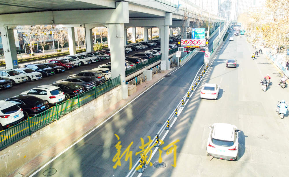 济南顺河高架上桥匝道口交通有变 部分车道车辆禁止上桥