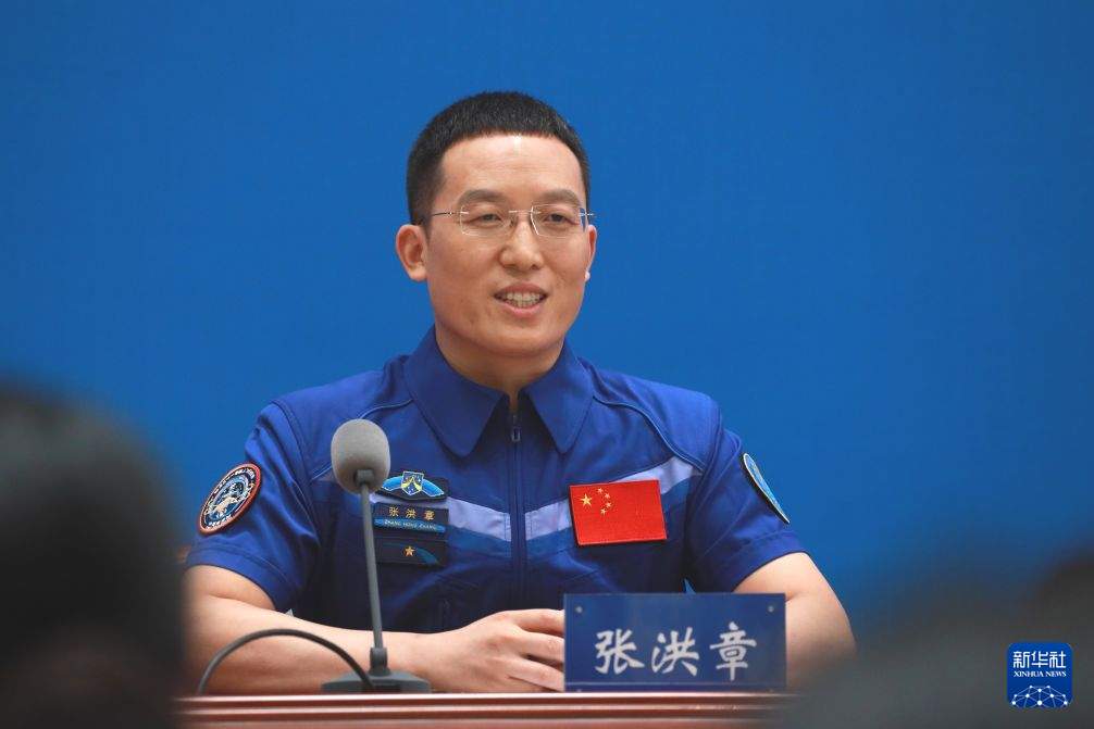 神二十一乘组“最长太空出差”归来后首次公开亮相