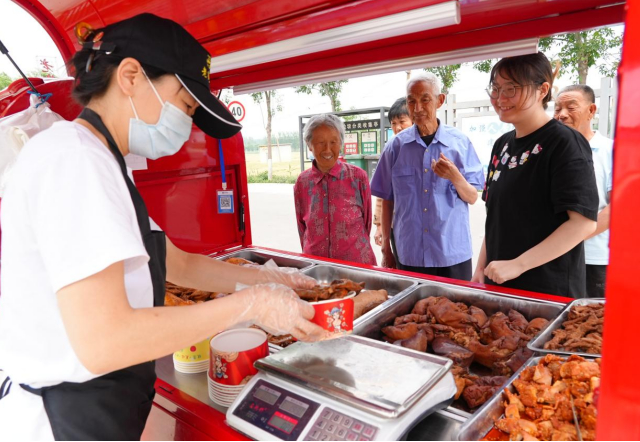 融媒·见证丨“卤”出好“钱”景！闲置厂房变身村办企业，村里宝妈当上“小老板”