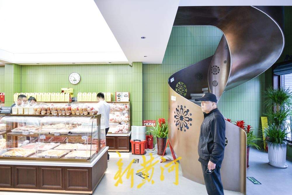 百年老字号搬迁进老街  老店拆除让路地铁建设