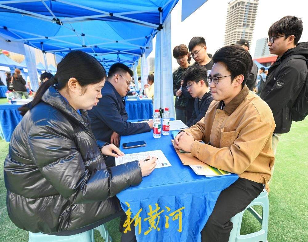 提供2.2万个岗位，建设行业人才招聘会在山东建筑大学举行