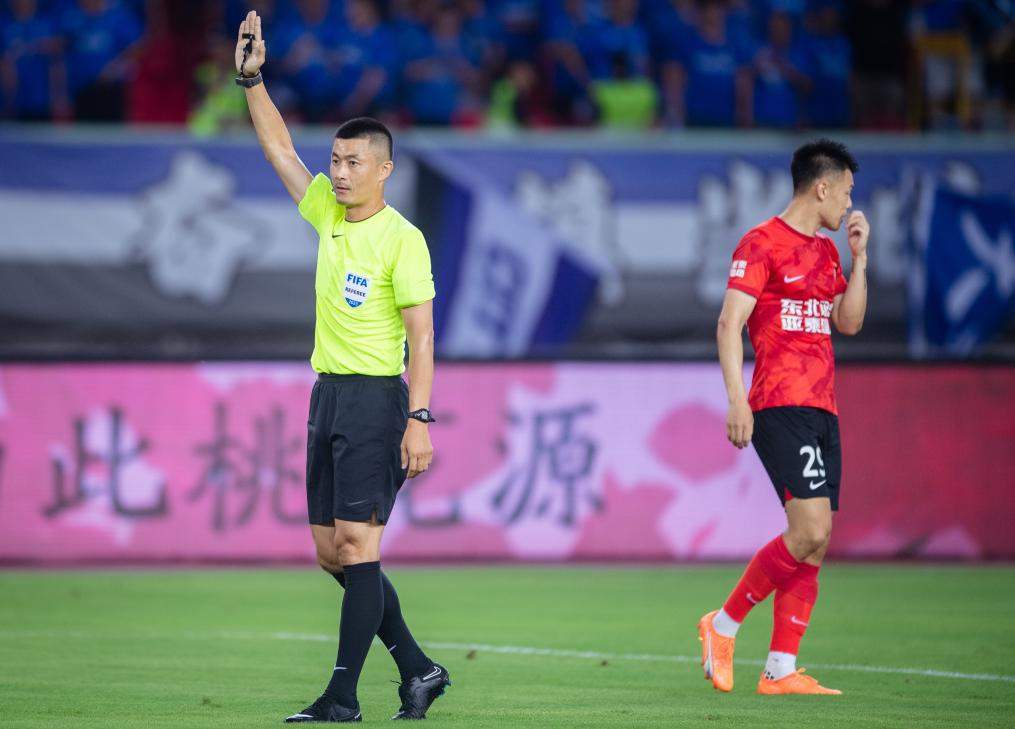 中国裁判马宁、傅明主哨亚洲杯八强战
