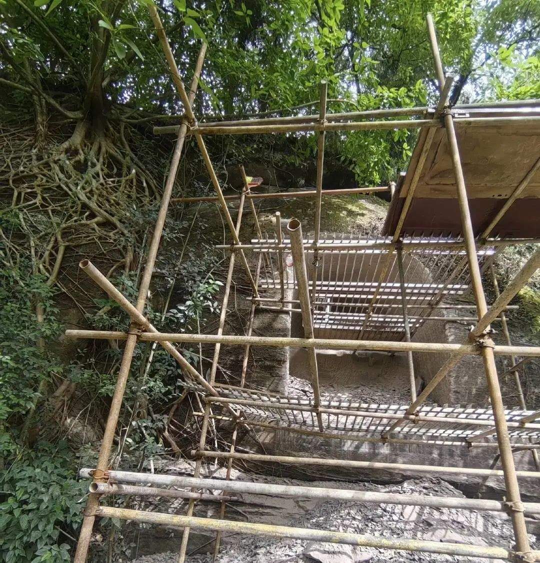 四川安岳一博主雕刻“奥特曼石窟”惹争议，本人回应