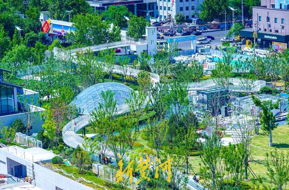槐苑文化体育公园初具规模，空中廊道如泉涌波