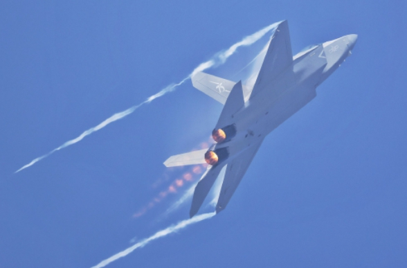 国防部新闻发言人就空军建设发展有关情况等答记者问