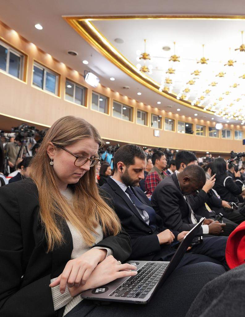 两会新华鲜报丨非凡两会！世界在感知中国中看到更多机遇