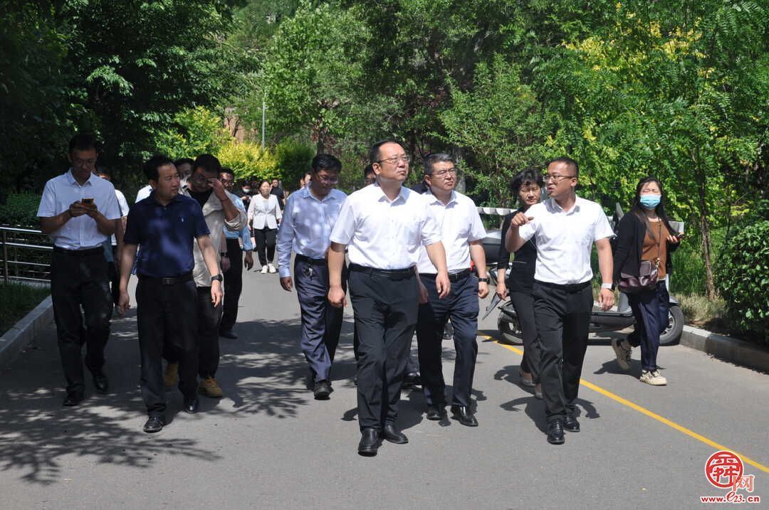 济南城管局长死亡图片