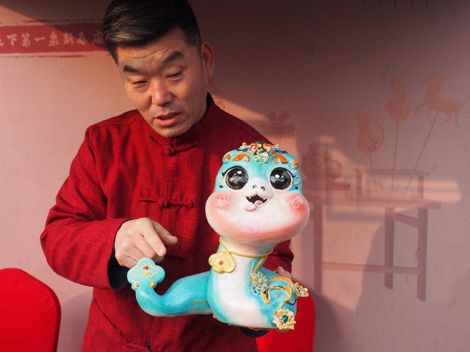 春意盎然“巳升升”，非遗陶塑演绎生肖新风尚