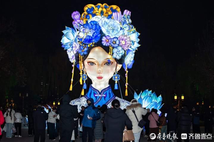 大明湖畔的“夏雨荷”亮起来了