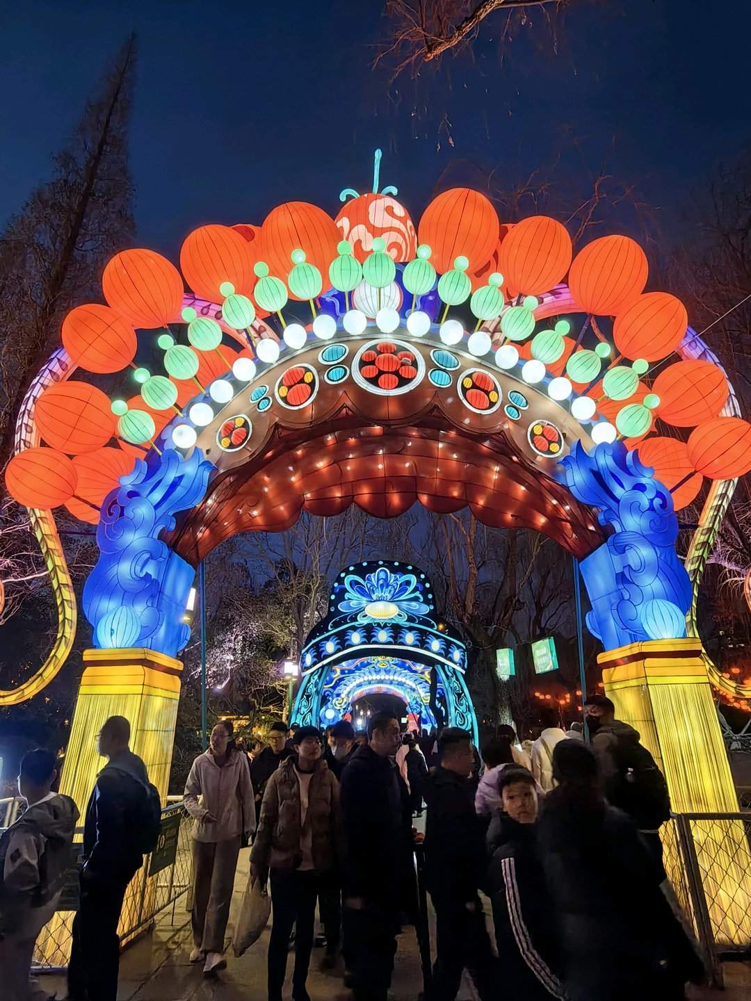 春节假期，趵突泉景区灯会每日18点后停止使用免费证件入园