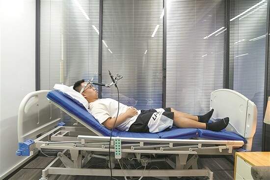 用“意念”开灯、给情绪照“X光”……国内非侵入式脑机接口技术进入应用新赛道