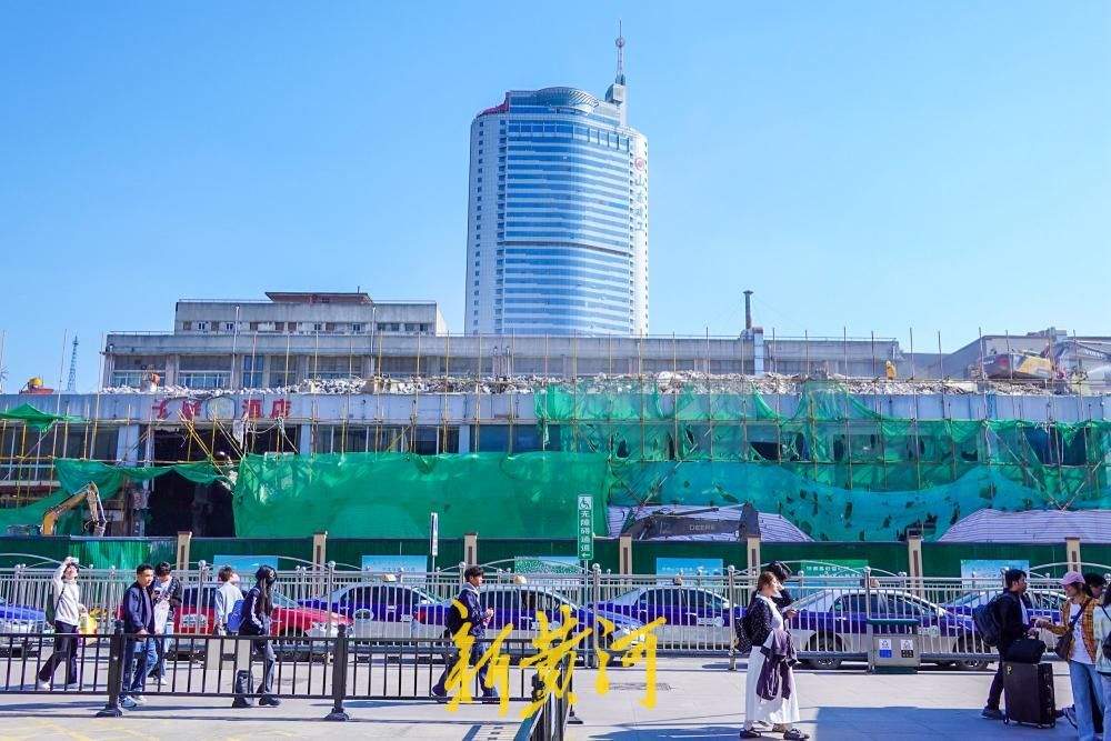 天龙大厦“与地面齐平”倒计时,两代“第一高楼”同框