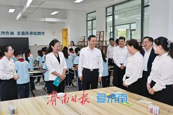 刘强看望慰问教师时强调：落实好立德树人根本任务 推动教育强市建设不断取得新成效