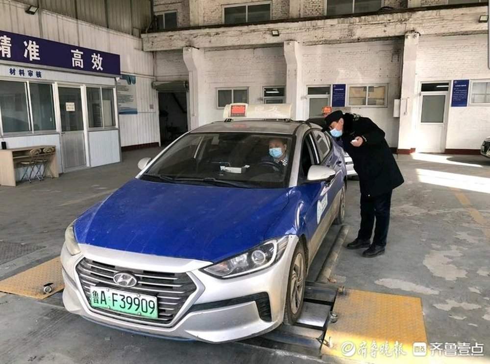 济南为出租车计价器体检让乘客坐上放心车