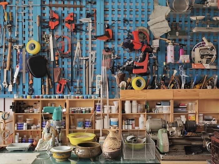 给支离破碎的文物“疗伤”,修复师王春发听见了它们的心跳