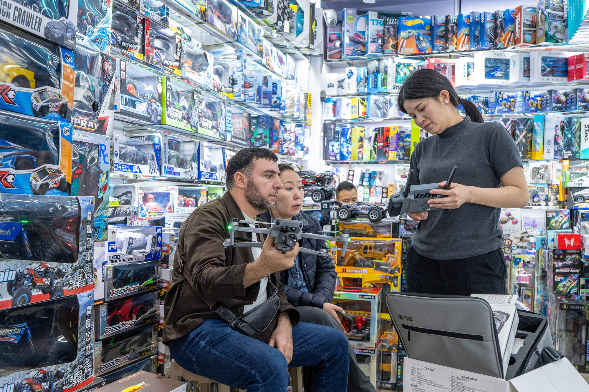联播+｜“鸡毛飞上天”的时代启示