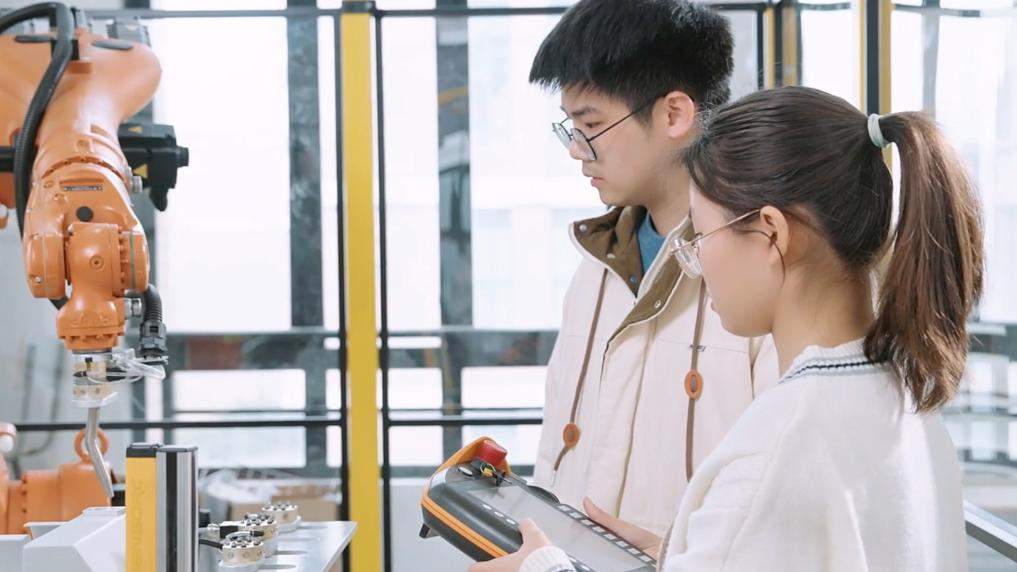 两会微视频丨智领新程