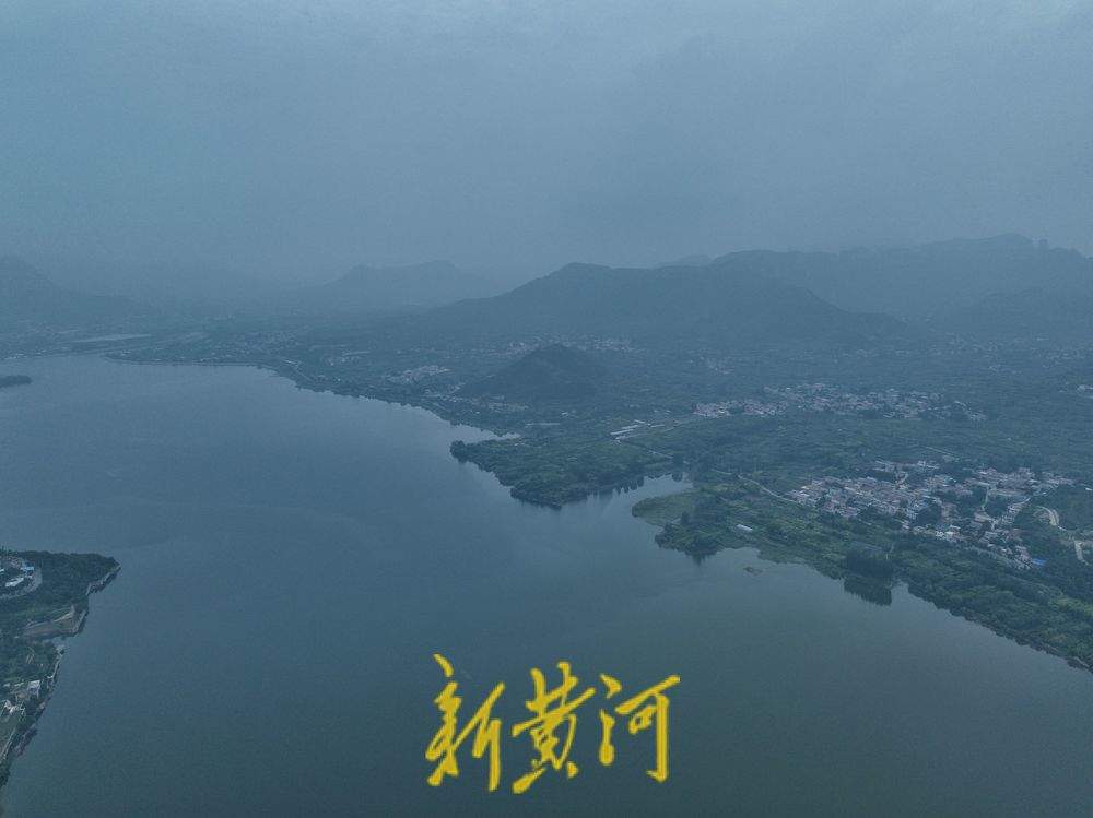 云雾缭绕 济南卧虎山水库宛如“水墨画”