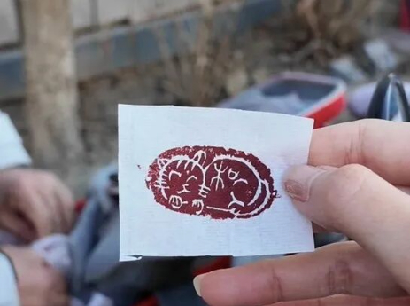 北京“刻小猫章的大爷”火了，但他有点茫然