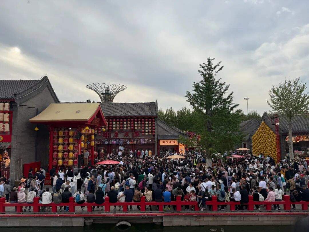 “聪明的人已经提前出发了”，结果高速上全是聪明人！