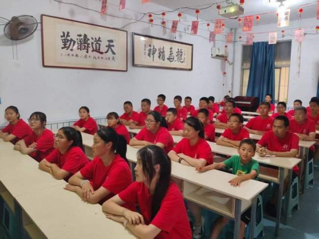 童心向阳 爱润成长|六一佳节,爱心妈妈柳毓富走进济南纳川教育